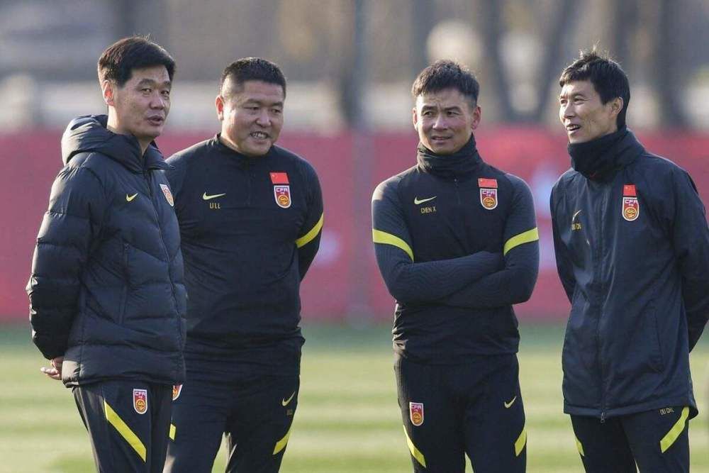 票房丨《寻梦环游记》低开高走 票房逆袭 2017-11-27 游记》超出预期，虽然上映首票房仅收获1277万，但第二天票房就飙升至4732万，反超《追捕》；金马奖获奖影片《嘉年华》在25日得奖后，其排片和票房比上映首日时翻了一倍有余，目前票房1322万元。